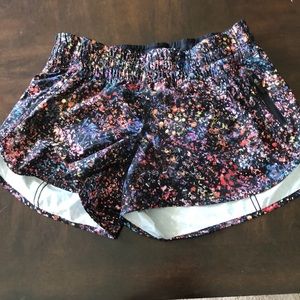 Lululemon tracker short v 4”